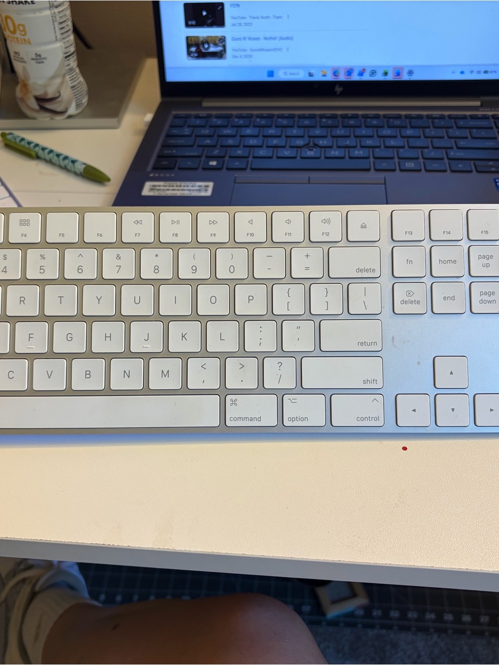 Apple Wireless White Bluetooth Keyboard - Slim Compact